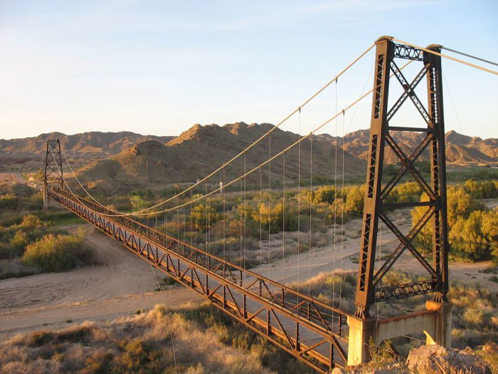 1024px-McPhaul_Suspension_Bridge-700x525